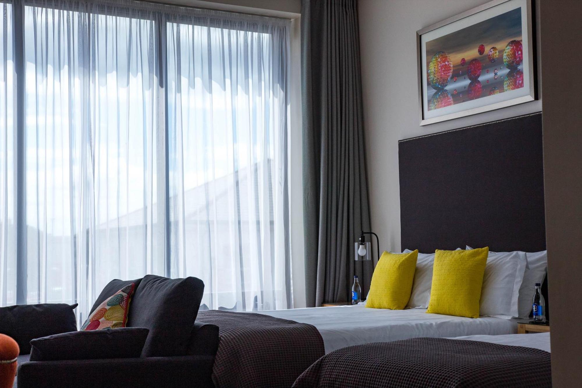The James Suites Londonderry Exterior photo